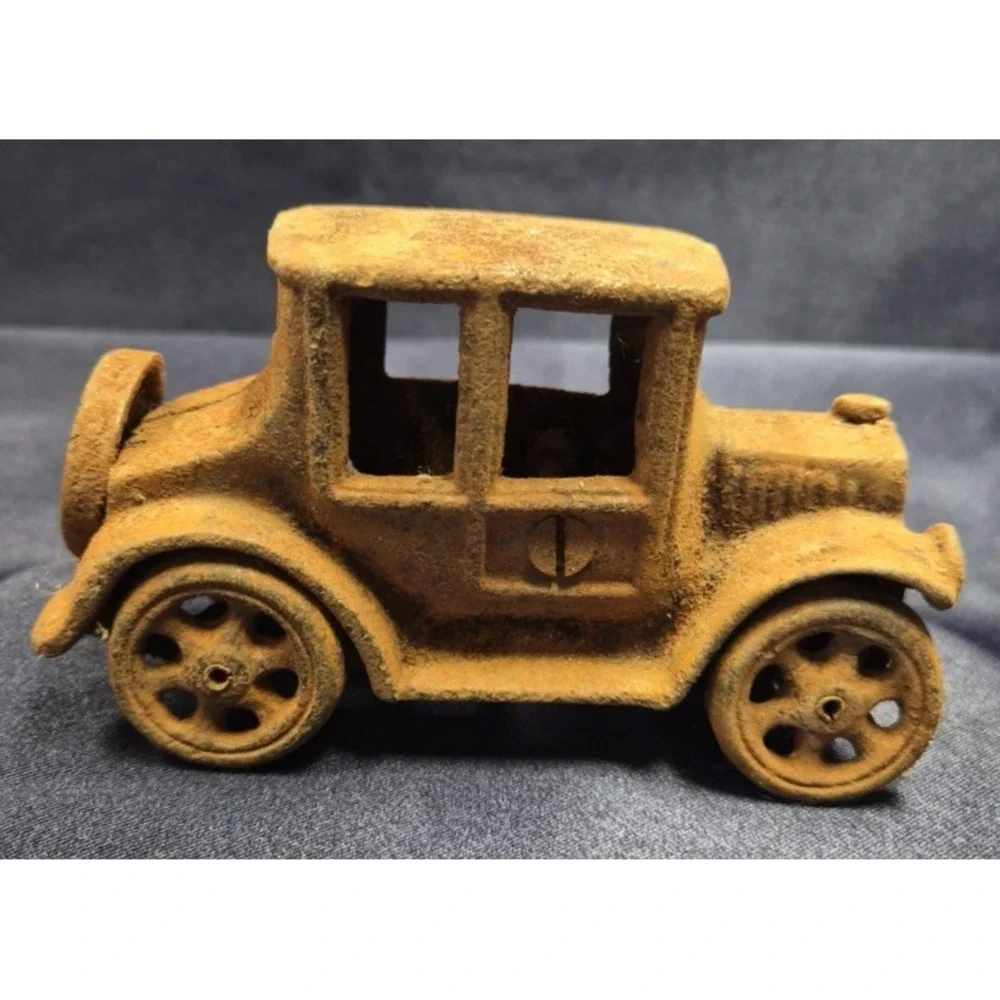 Vintage Cast Iron Toy Car JM 131‎